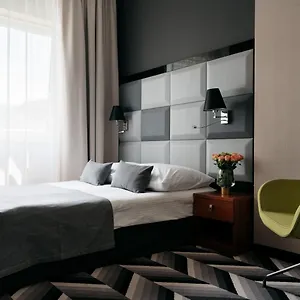 4* Hotel Apis